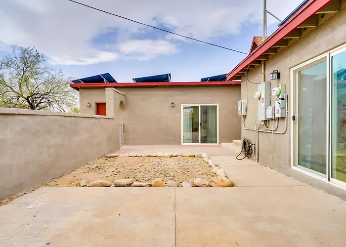 Holiday home 2 Mi To Of Arizona: Urban Escape Tucson